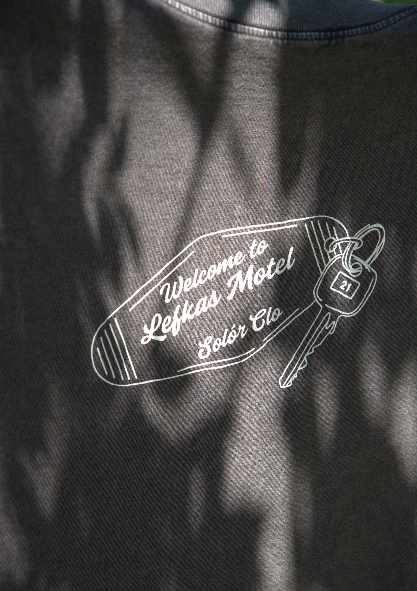 Key Chain Stone Washed Black Tee